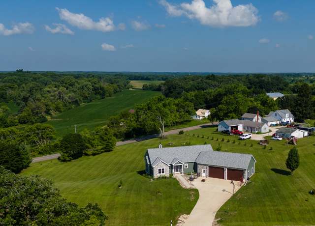 Property at 37556 52nd St, Burlington, WI 53105, 3 beds, 2.5 baths
