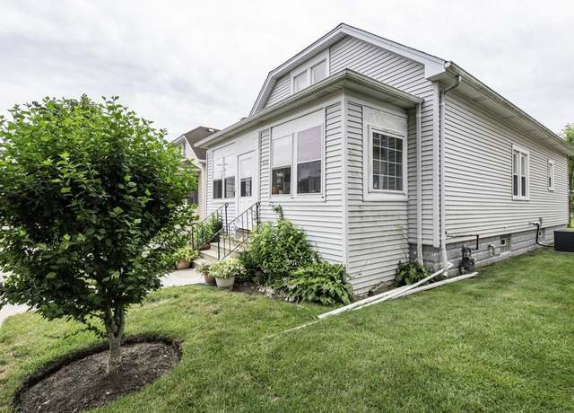 Property at 920 S Martin Luther King Jr Ave, Waukegan, IL 60085, 2 beds, 2 baths