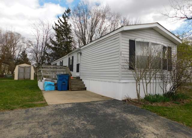 Property at 69 Apple Ln, Bourbonnais, IL 60914, 2 beds, 2 baths