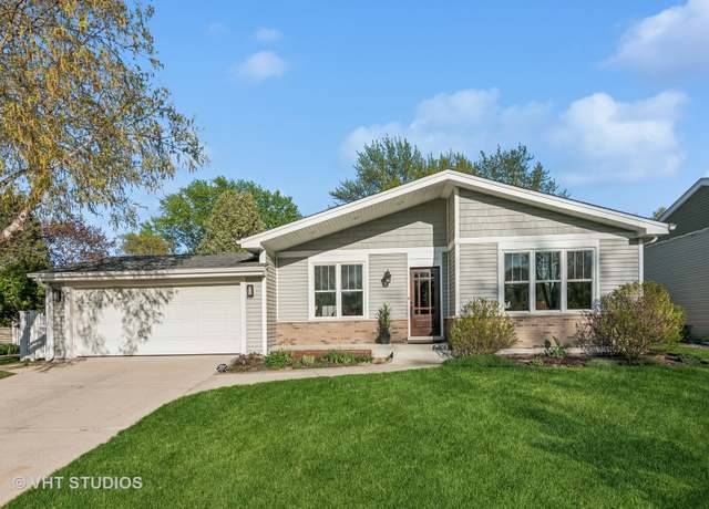 Property at 389 Weidner Rd, Buffalo Grove, IL 60089, 3 beds, 2 baths