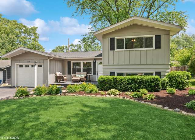 Property at 214 S 18th St, St. Charles, IL 60174, 3 beds, 2 baths