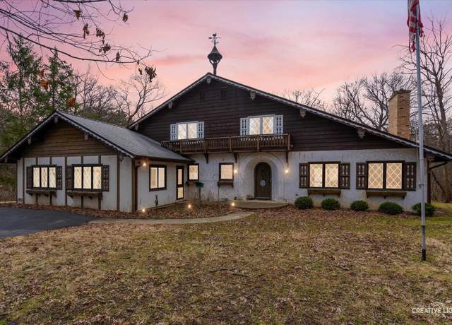Property at 24W035 Donwood Dr, Naperville, IL 60540, 4 beds, 2.5 baths