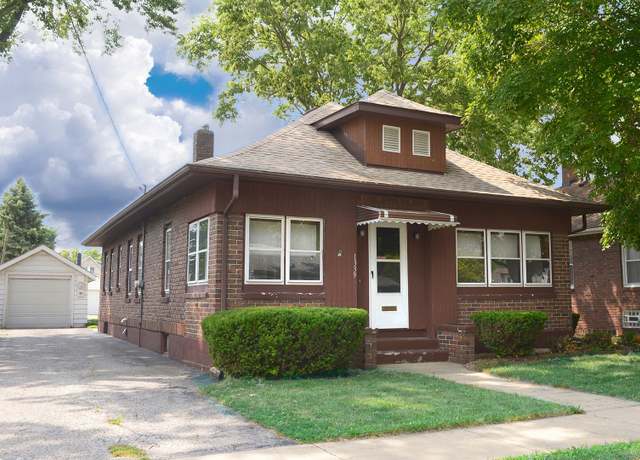 Property at 1339 W Jackson St, Ottawa, IL 61350, 3 beds, 1 bath