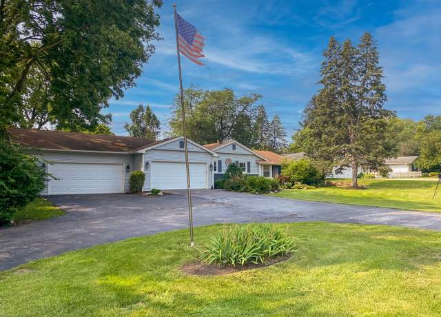 Property at 302 Mooseheart Rd, North Aurora, IL 60542, 3 beds, 2 baths