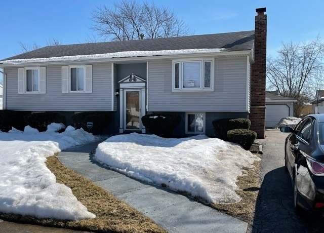 Property at 304 E Birch Dr, Glenwood, IL 60425, 4 beds, 2 baths