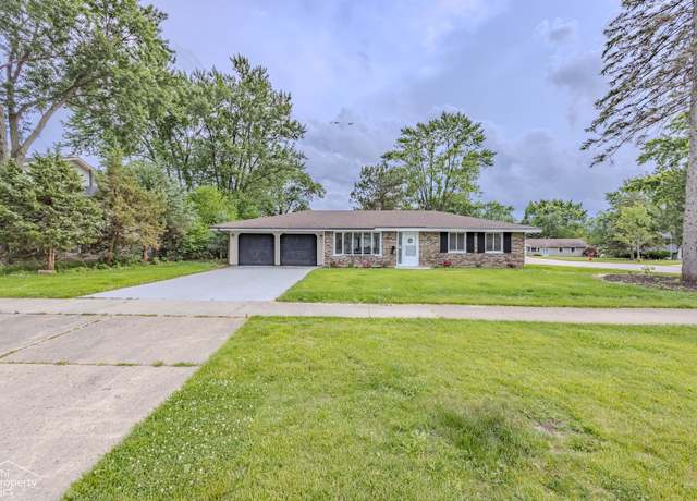 Property at 631 W Weathersfield Way, Schaumburg, IL 60193, 3 beds, 2 baths