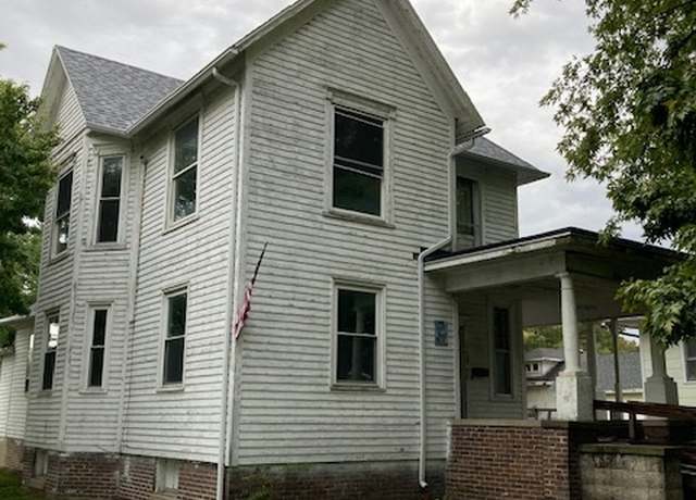 Property at 221 S 3rd St, Watseka, IL 60970, 5 beds, 2 baths