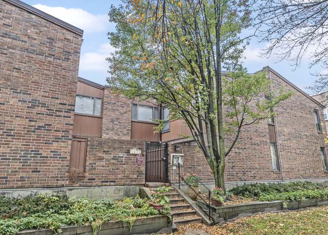 Property at 1801 W Touhy Ave Unit B, Chicago, IL 60626, 3 beds, 2 baths