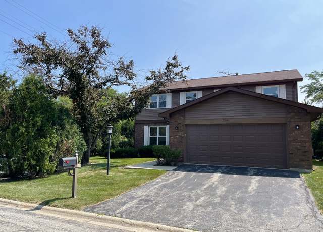 Property at 2566 Brian Dr, Northbrook, IL 60062, 5 beds, 2.5 baths