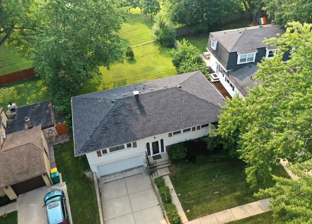 Property at 557 Beechwood Rd, Buffalo Grove, IL 60089, 4 beds, 2.5 baths
