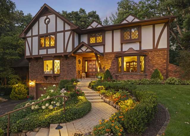 Property at 6181 Shorewood Ct, Lisle, IL 60532, 5 beds, 3.5 baths