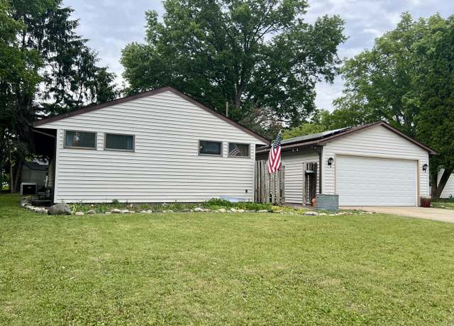 Property at 808 E Burkwood Dr, Urbana, IL 61801, 3 beds, 1.5 baths
