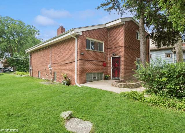 Property at 2208 Foster St Unit A, Evanston, IL 60201, 3 beds, 1.5 baths