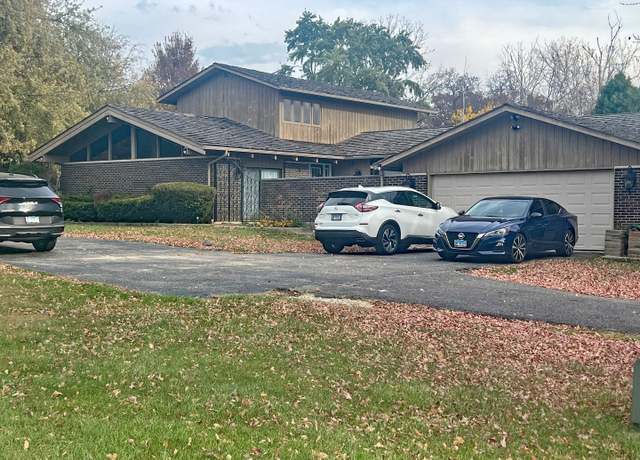 Property at 250 Crozier Dr, Grayslake, IL 60030, 3 beds, 3 baths