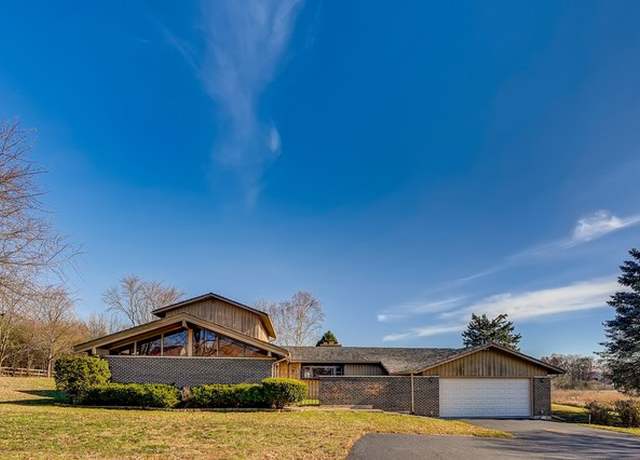 Property at 250 Crozier Dr, Grayslake, IL 60030, 3 beds, 3 baths