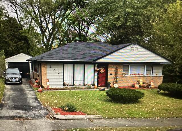 Property at 252 Blackhawk Dr, Park Forest, IL 60466, 2 beds, 1 bath