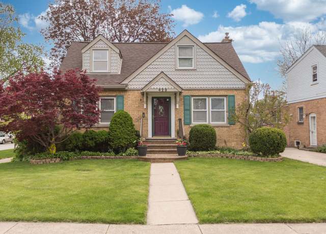 Property at 423 N Emerson St, Mount Prospect, IL 60056, 4 beds, 3 baths