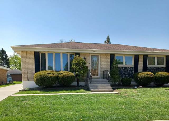 Property at 1527 W Amelia Ln, Addison, IL 60101, 3 beds, 2.5 baths