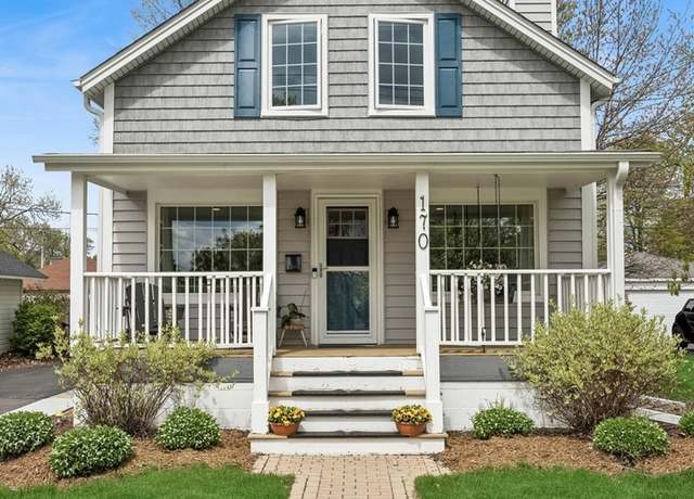 Property at 170 University St, Crystal Lake, IL 60014, 4 beds, 2.5 baths