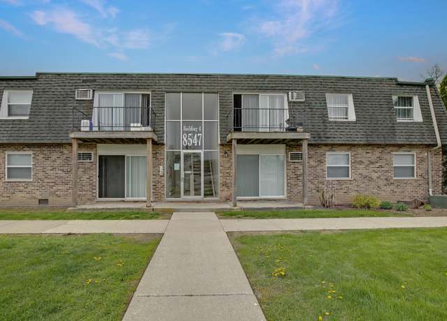 Property at 8547 W 102nd Ter, Palos Hills, IL 60465, 2 beds, 1 bath