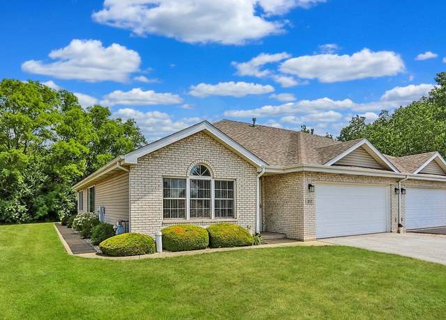 Property at 217 Hillcrest Ln, Steger, IL 60475, 2 beds, 2 baths