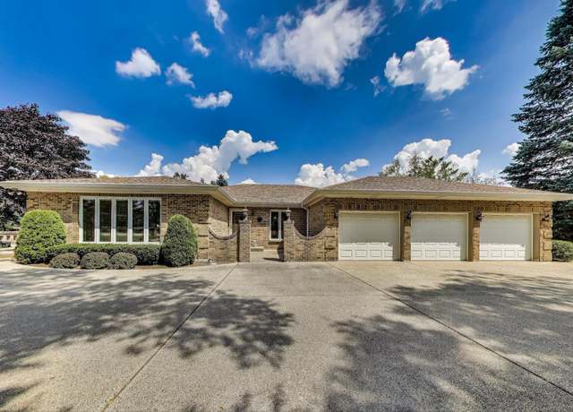 Property at 21070 W Columbia Ct, Lake Zurich, IL 60047, 3 beds, 3.5 baths