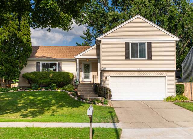 Property at 109 Lilac Ln, Buffalo Grove, IL 60089, 4 beds, 2.5 baths