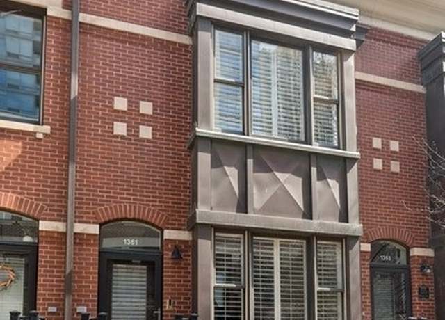 Property at 1351 S Indiana Pkwy, Chicago, IL 60605, 2 beds, 2.5 baths