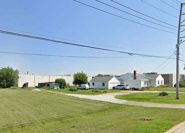Property at 1033 S Wheeling Rd, Wheeling, IL 60090, 3 beds, 1 bath