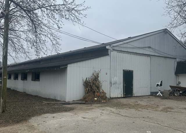 Property at 28044 W Roberts Rd, Barrington, IL 60010, 1 bed, 1 bath