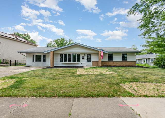 Property at 208 Webster Ln, Schaumburg, IL 60193, 3 beds, 2 baths