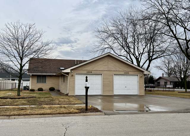 Property at 1300 Georgetown Rd, Bourbonnais, IL 60914, 4 beds, 4 baths