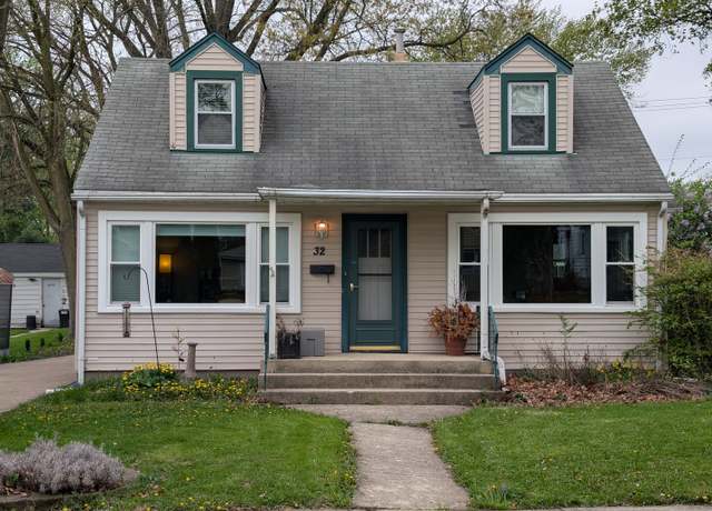Property at 32 S Park St, Westmont, IL 60559, 3 beds, 1 bath
