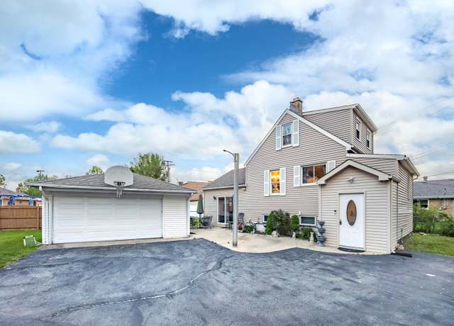 Property at 11030 S Nagle Ave, Worth, IL 60482, 3 beds, 2 baths