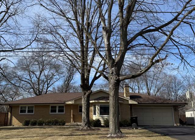 Property at 53 Oakwood Dr, Oswego, IL 60543, 3 beds, 2.5 baths