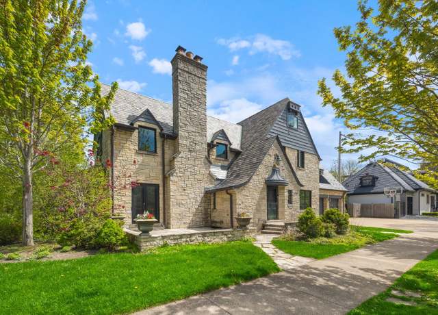 Property at 6243 N Sauganash Ave, Chicago, IL 60646, 5 beds, 4.5 baths