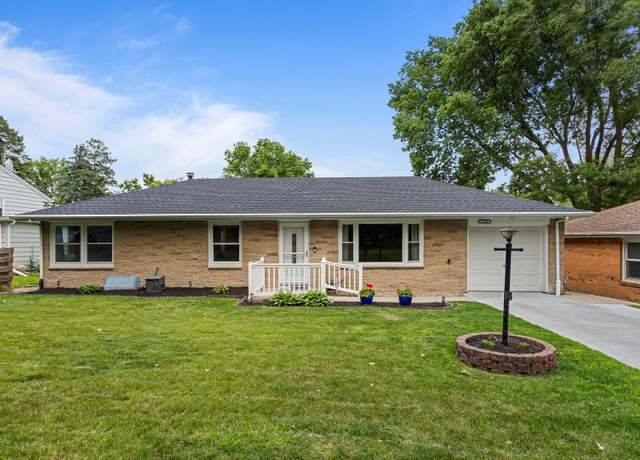 Property at 1716 Park Haven Dr, Champaign, IL 61820, 3 beds, 2 baths