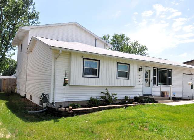Property at 4713 Pine AL Dr, Machesney Park, IL 61115, 4 beds, 4 baths