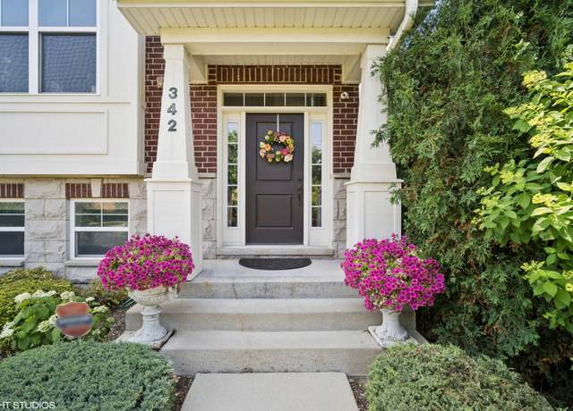 Property at 342 Western Ave, Des Plaines, IL 60016, 3 beds, 2.5 baths
