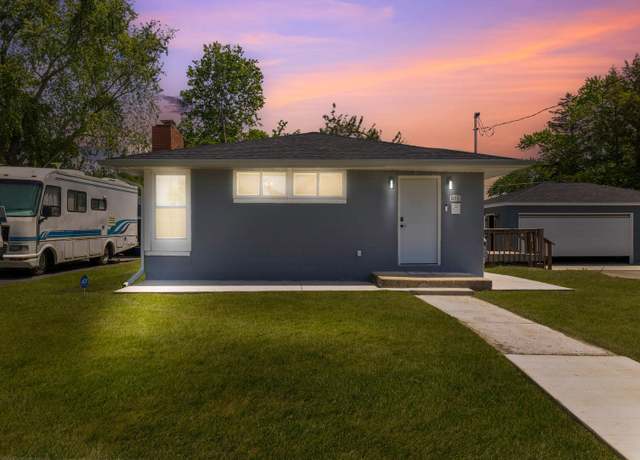 Property at 815 Gillette Ave, Aurora, IL 60506, 3 beds, 2 baths