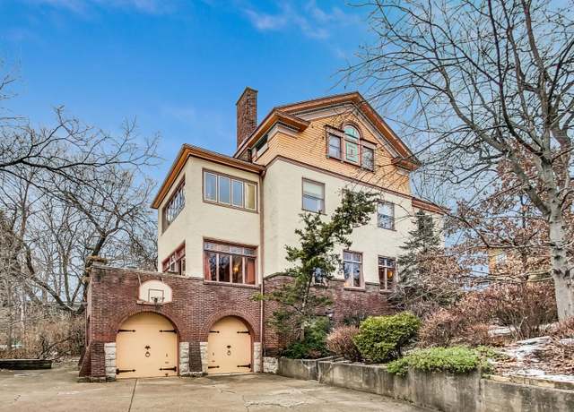 Property at 10226 S Longwood Dr, Chicago, IL 60643, 8 beds, 4 baths