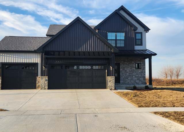 Property at 1005 Mount Carmel Rd, Bloomington, IL 61705, 5 beds, 3.5 baths