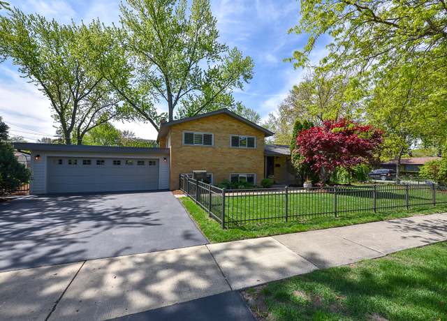 Property at 1605 E Euclid Ave, Arlington Heights, IL 60004, 3 beds, 2 baths