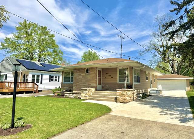 Property at 1128 Somonauk St, Sycamore, IL 60178, 3 beds, 1 bath