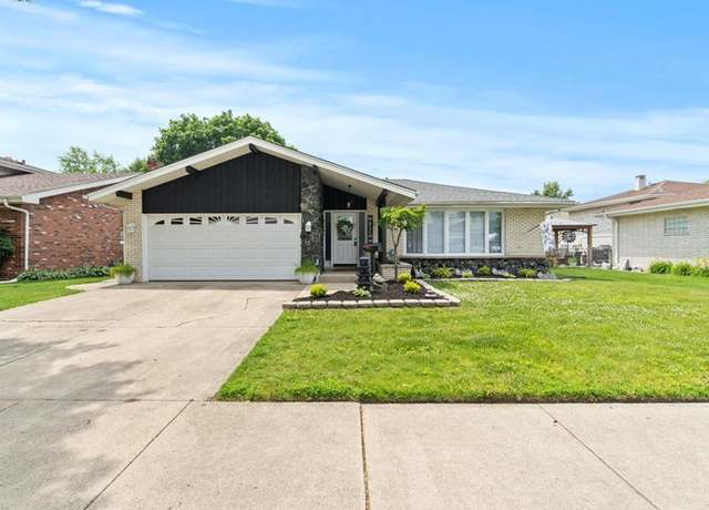Property at 9526 S Kilbourn Ave, Oak Lawn, IL 60453, 3 beds, 2.5 baths