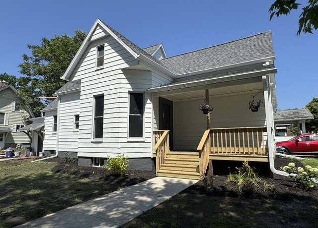 Property at 207 W Graham St, Bloomington, IL 61701, 3 beds, 1 bath