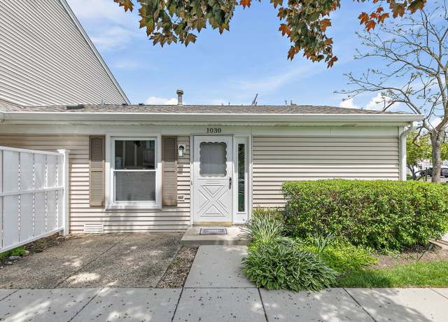 Property at 1030 Newport Hbr, Schaumburg, IL 60193, 2 beds, 1 bath