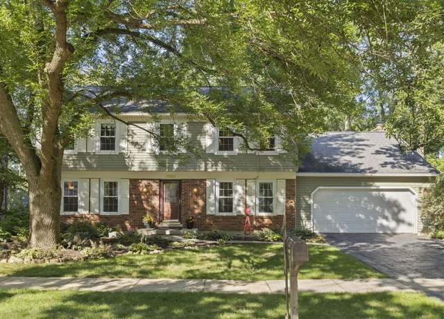 Property at 1625 Indian Knoll Rd, Naperville, IL 60565, 5 beds, 2.5 baths