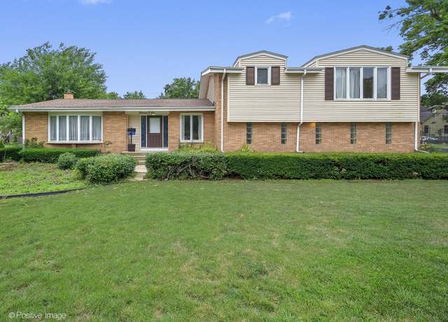 Property at 1106 E North Path, Wheaton, IL 60187, 4 beds, 3.5 baths