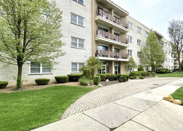 Property at 8210 Elmwood Ave #304, Skokie, IL 60077, 3 beds, 2 baths